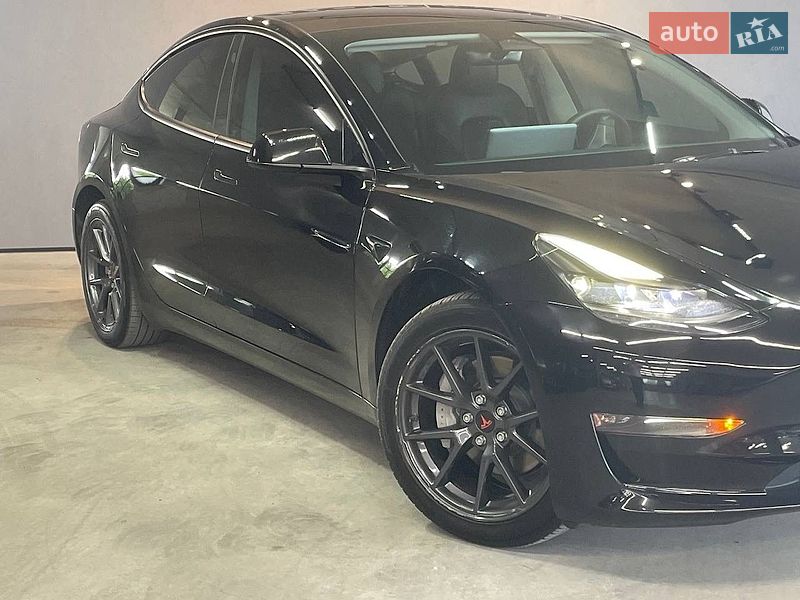 Седан Tesla Model 3 2023 в Одессе