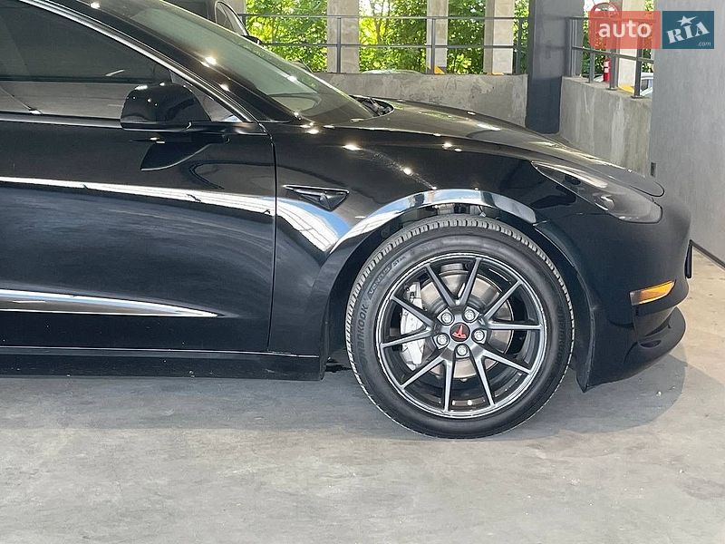 Седан Tesla Model 3 2023 в Одессе