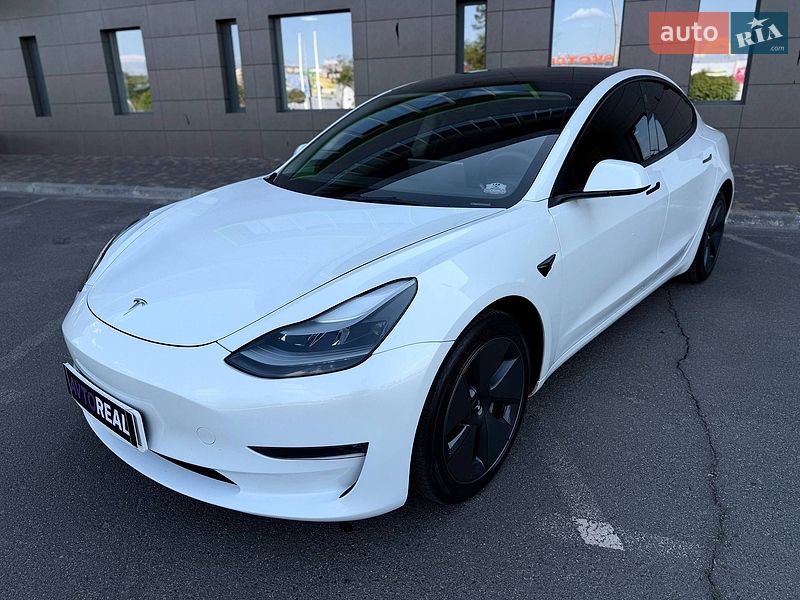 Седан Tesla Model 3 2022 в Кривом Роге