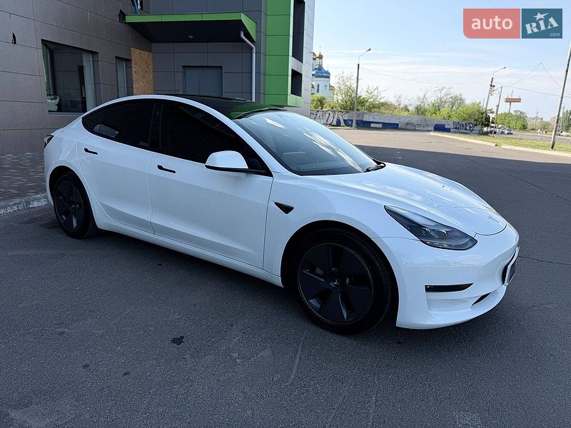 Седан Tesla Model 3 2022 в Кривом Роге