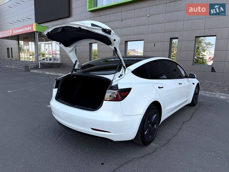 Седан Tesla Model 3 2022 в Кривом Роге