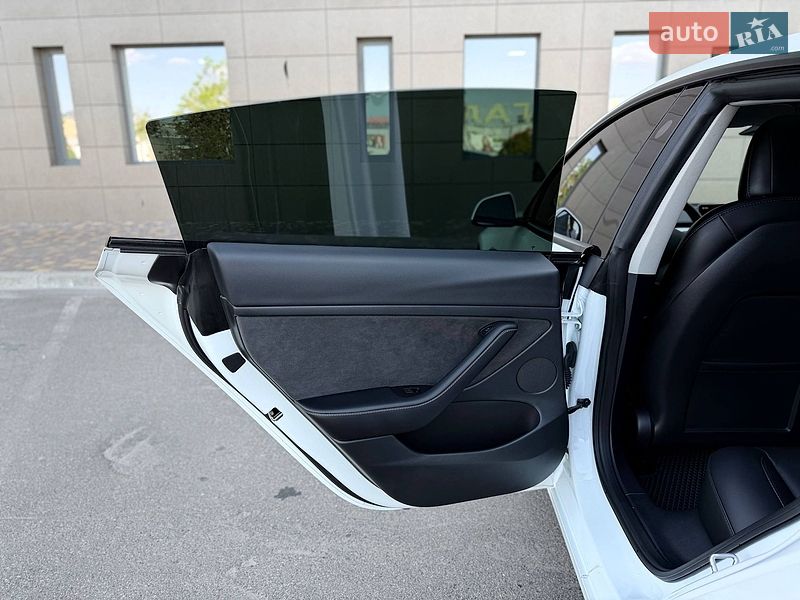 Седан Tesla Model 3 2022 в Кривом Роге