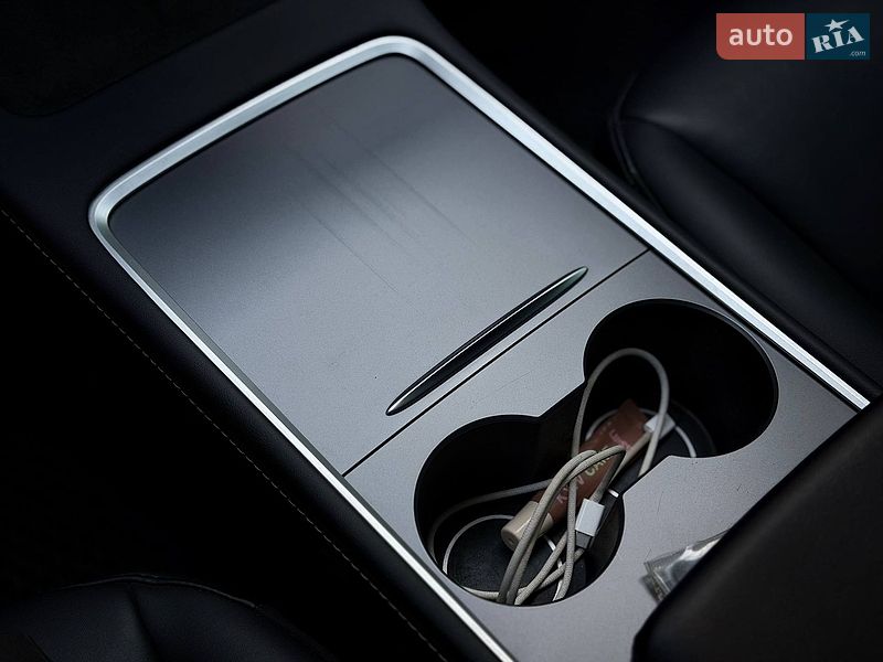 Седан Tesla Model 3 2022 в Кривом Роге