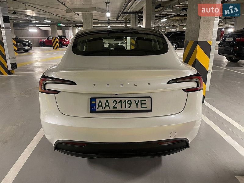 Tesla Model 3 2024