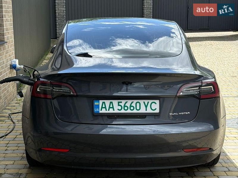 Седан Tesla Model 3 2022 в Києві
