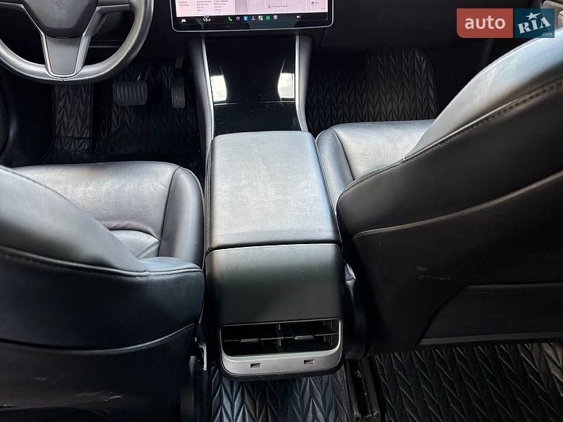 Седан Tesla Model 3 2019 в Одесі