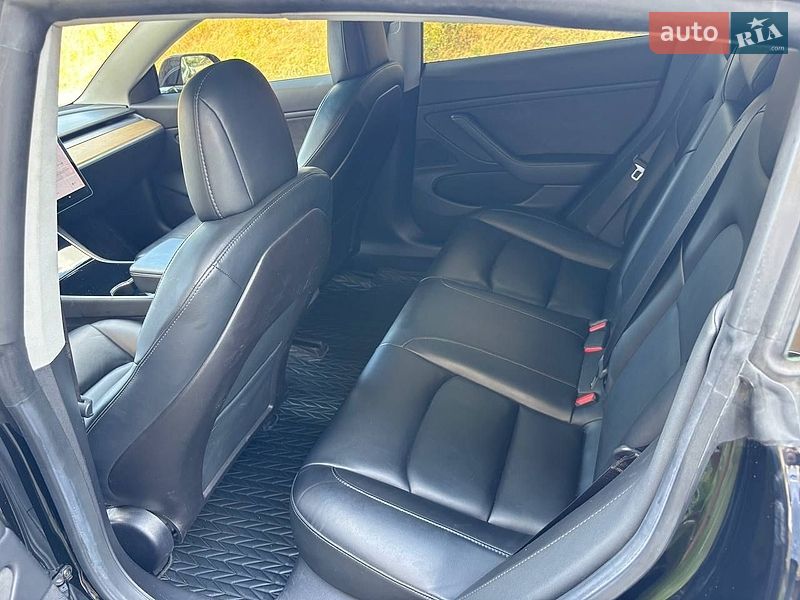 Седан Tesla Model 3 2019 в Одесі