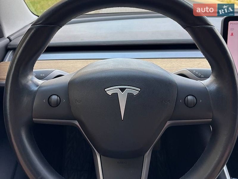 Седан Tesla Model 3 2019 в Одесі