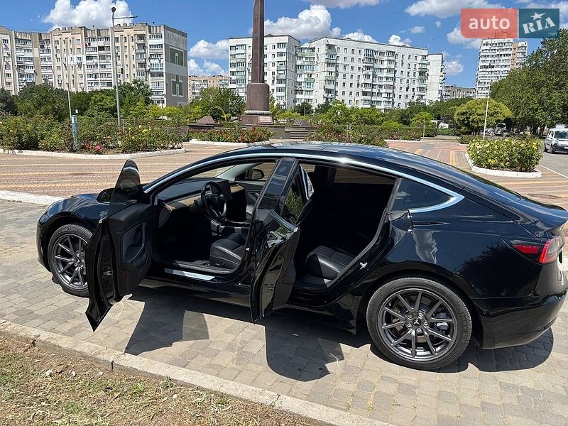 Седан Tesla Model 3 2019 в Одесі