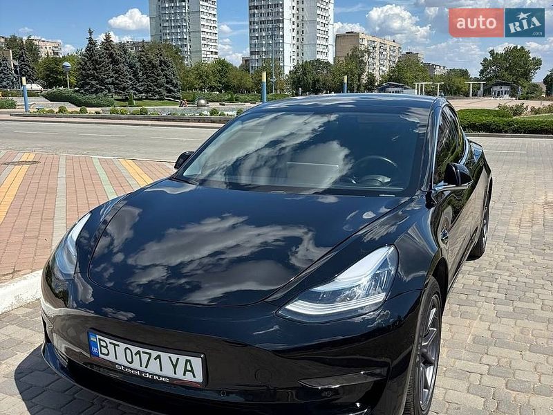 Седан Tesla Model 3 2019 в Одесі
