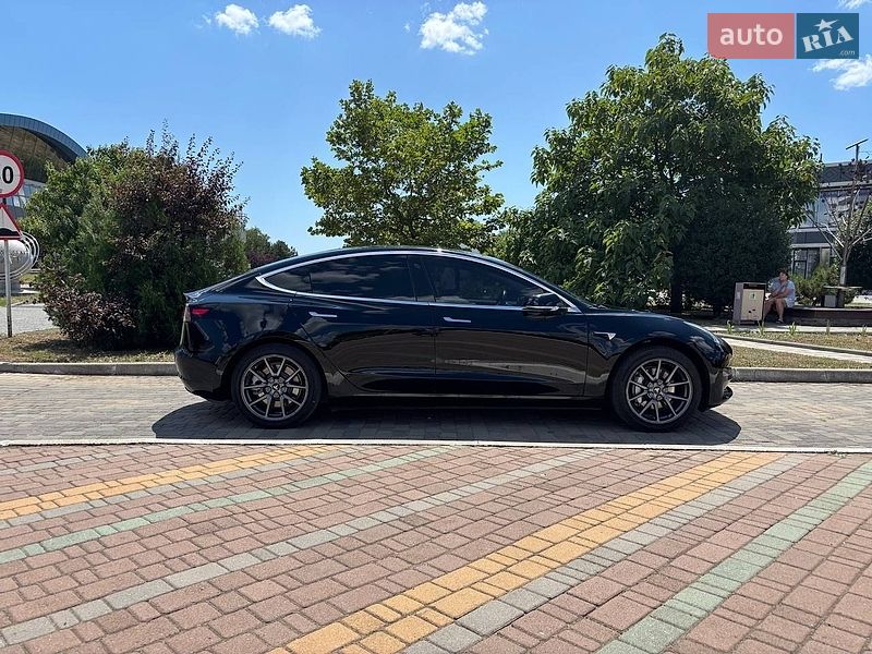 Седан Tesla Model 3 2019 в Одесі