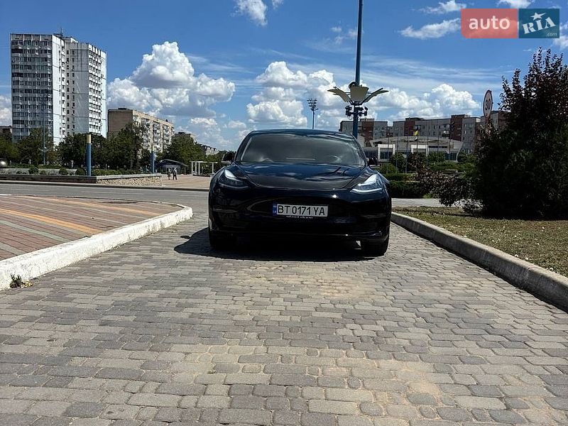 Седан Tesla Model 3 2019 в Одесі
