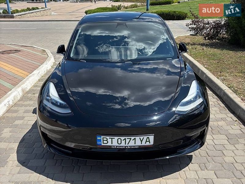 Седан Tesla Model 3 2019 в Одесі