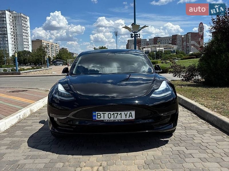 Седан Tesla Model 3 2019 в Одесі