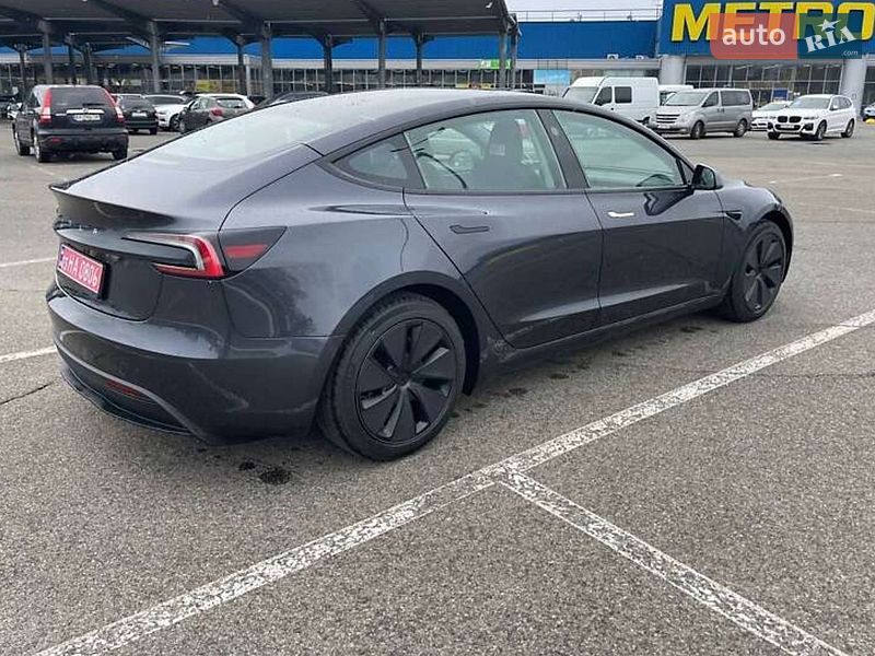 Седан Tesla Model 3 2024 в Киеве