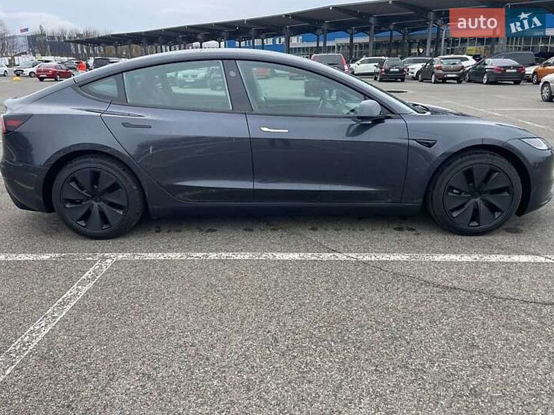 Седан Tesla Model 3 2024 в Киеве