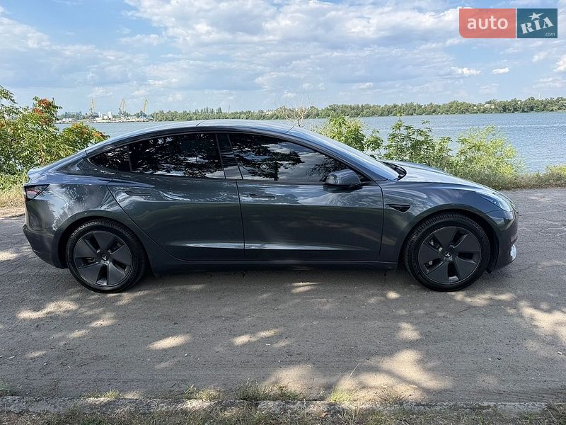 Седан Tesla Model 3 2023 в Днепре