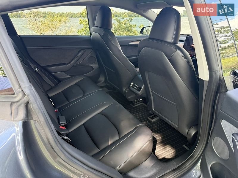 Седан Tesla Model 3 2023 в Днепре