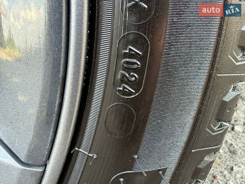 Седан Tesla Model 3 2023 в Днепре