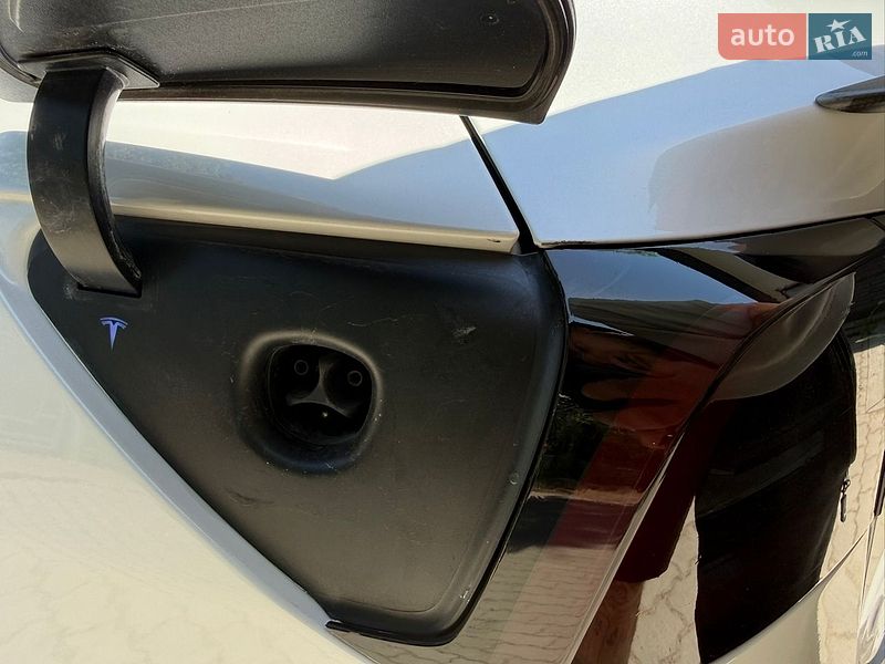Седан Tesla Model 3 2023 в Львові фото 10 Седан Tesla Model 3 2023 в Львові