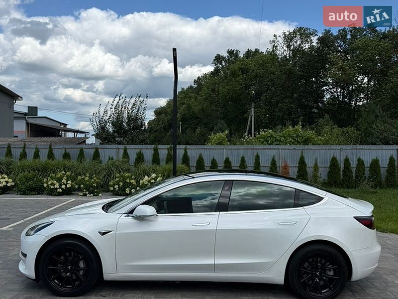 Седан Tesla Model 3 2020 в Луцке