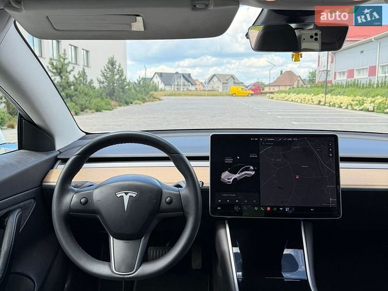 Седан Tesla Model 3 2020 в Луцке
