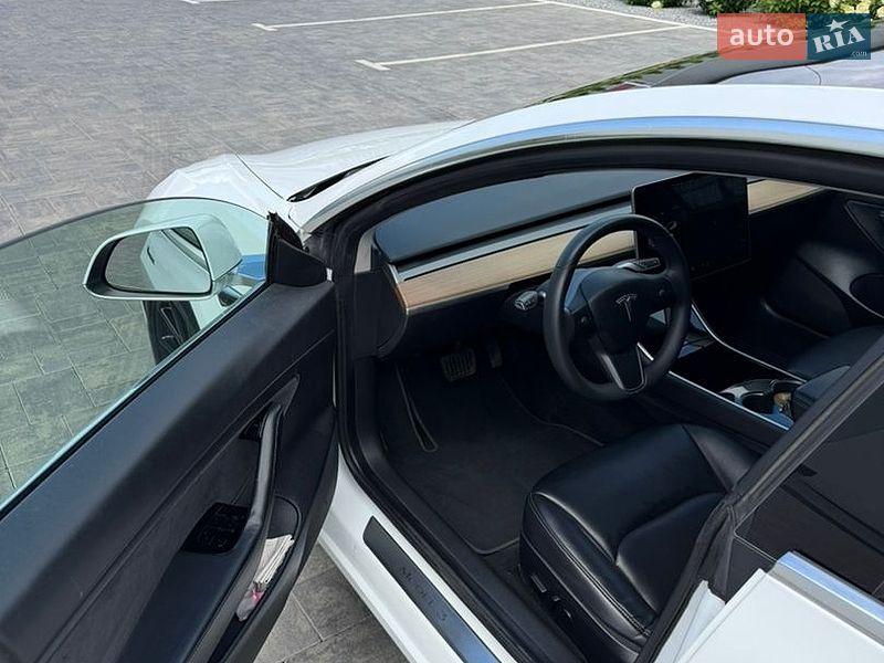 Седан Tesla Model 3 2020 в Луцке