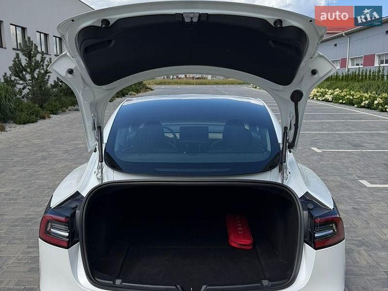 Седан Tesla Model 3 2020 в Луцке