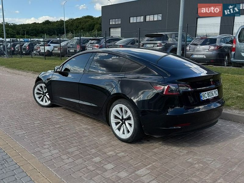 Седан Tesla Model 3 2021 в Львові