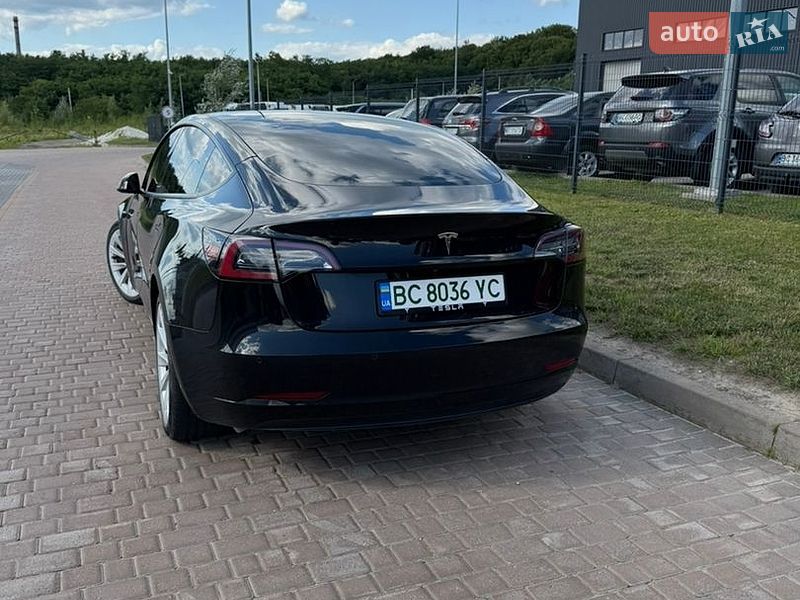 Седан Tesla Model 3 2021 в Львові