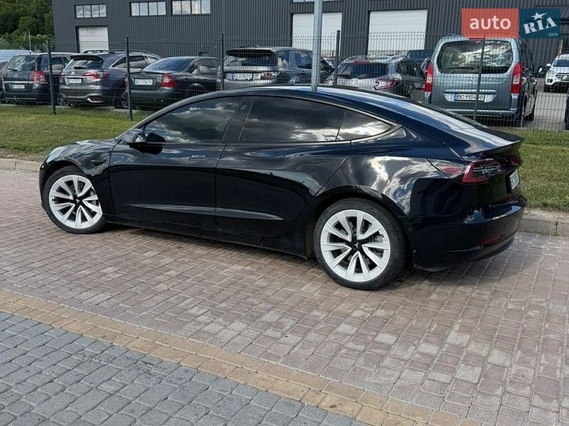 Седан Tesla Model 3 2021 в Львові