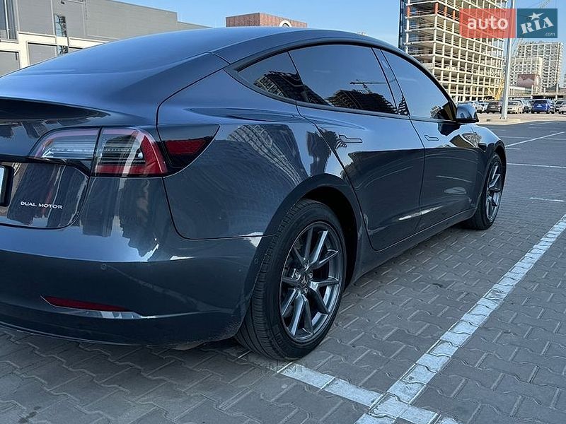 Седан Tesla Model 3 2022 в Києві