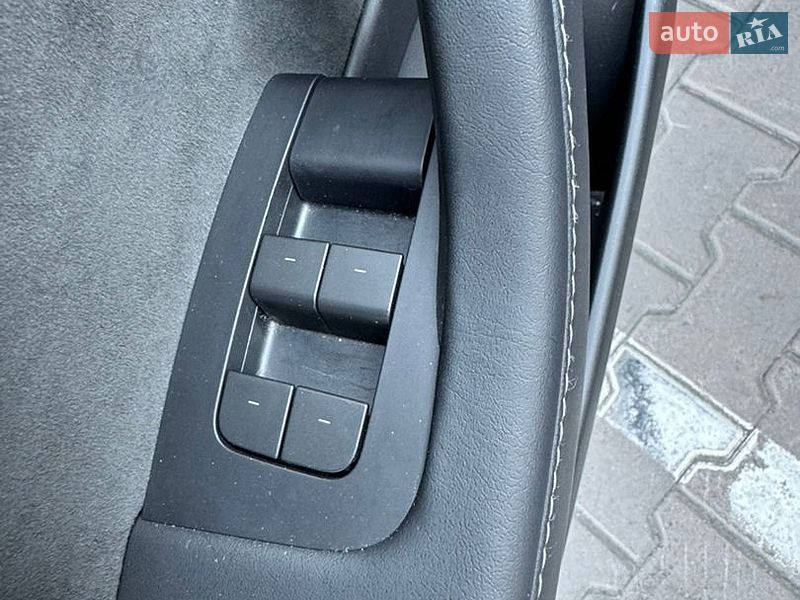 Седан Tesla Model 3 2022 в Києві