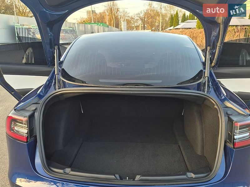 Седан Tesla Model 3 2019 в Києві
