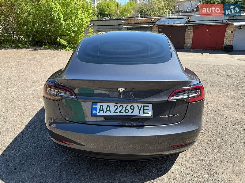Седан Tesla Model 3 2022 в Києві