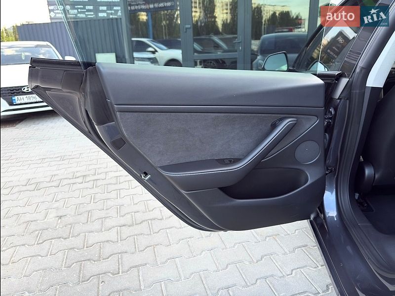 Седан Tesla Model 3 2022 в Киеве фото 27 Седан Tesla Model 3 2022 в Киеве