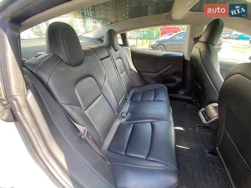 Седан Tesla Model 3 2018 в Киеве
