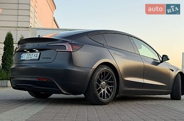 Седан Tesla Model 3 2024 в Снятине
