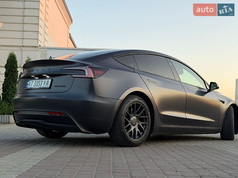 Седан Tesla Model 3 2024 в Снятине