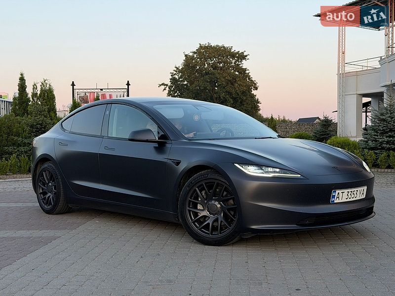 Tesla Model 3 2024