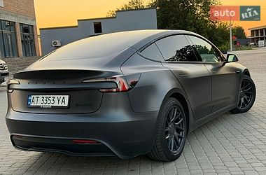 Седан Tesla Model 3 2024 в Снятине