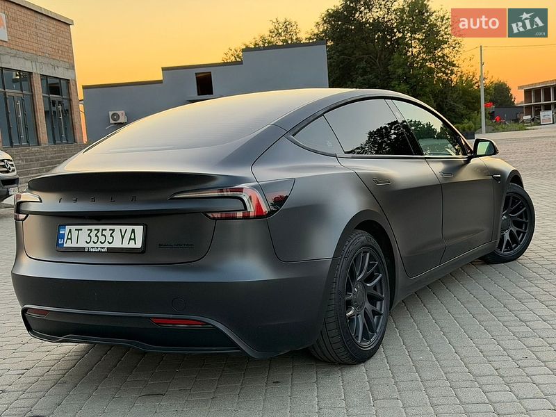 Седан Tesla Model 3 2024 в Снятине