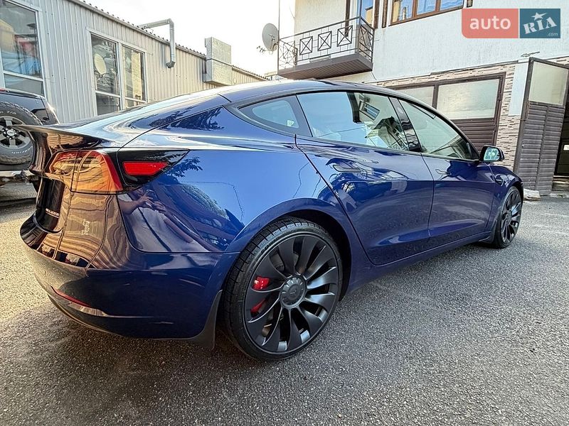 Седан Tesla Model 3 2023 в Харкові