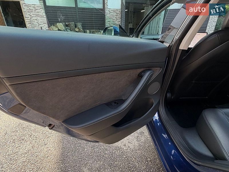 Седан Tesla Model 3 2023 в Харкові
