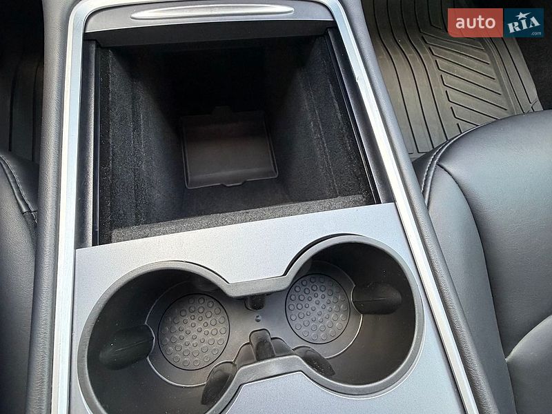 Седан Tesla Model 3 2023 в Харкові