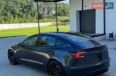 Седан Tesla Model 3 2024 в Луцке