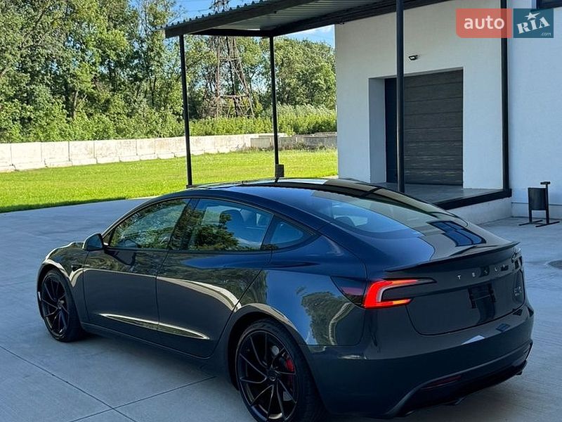 Седан Tesla Model 3 2024 в Луцке