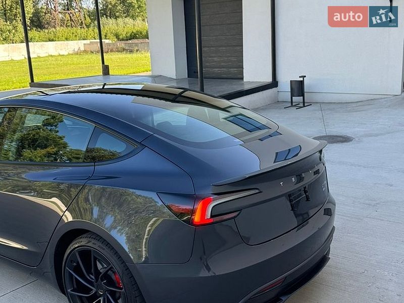 Седан Tesla Model 3 2024 в Луцке