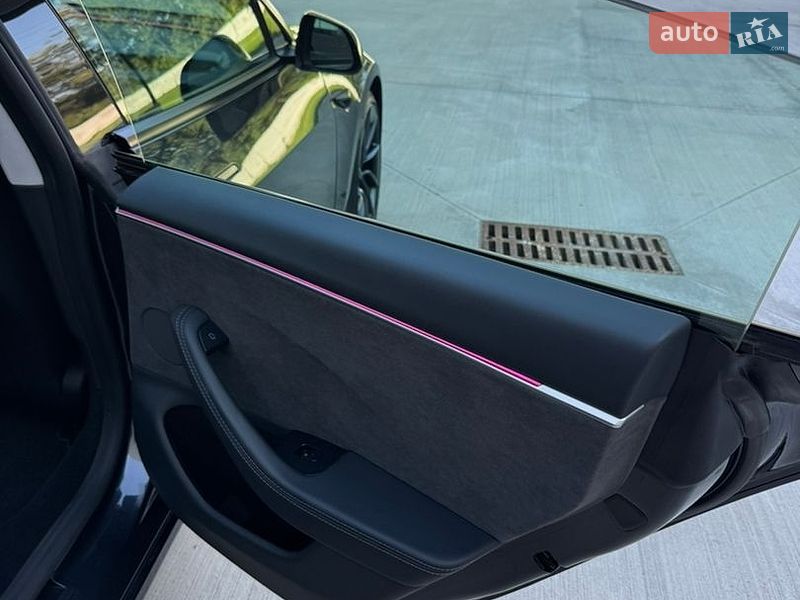 Седан Tesla Model 3 2024 в Луцке