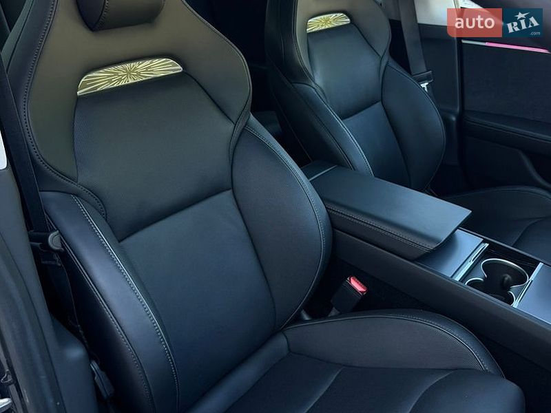 Седан Tesla Model 3 2024 в Луцке
